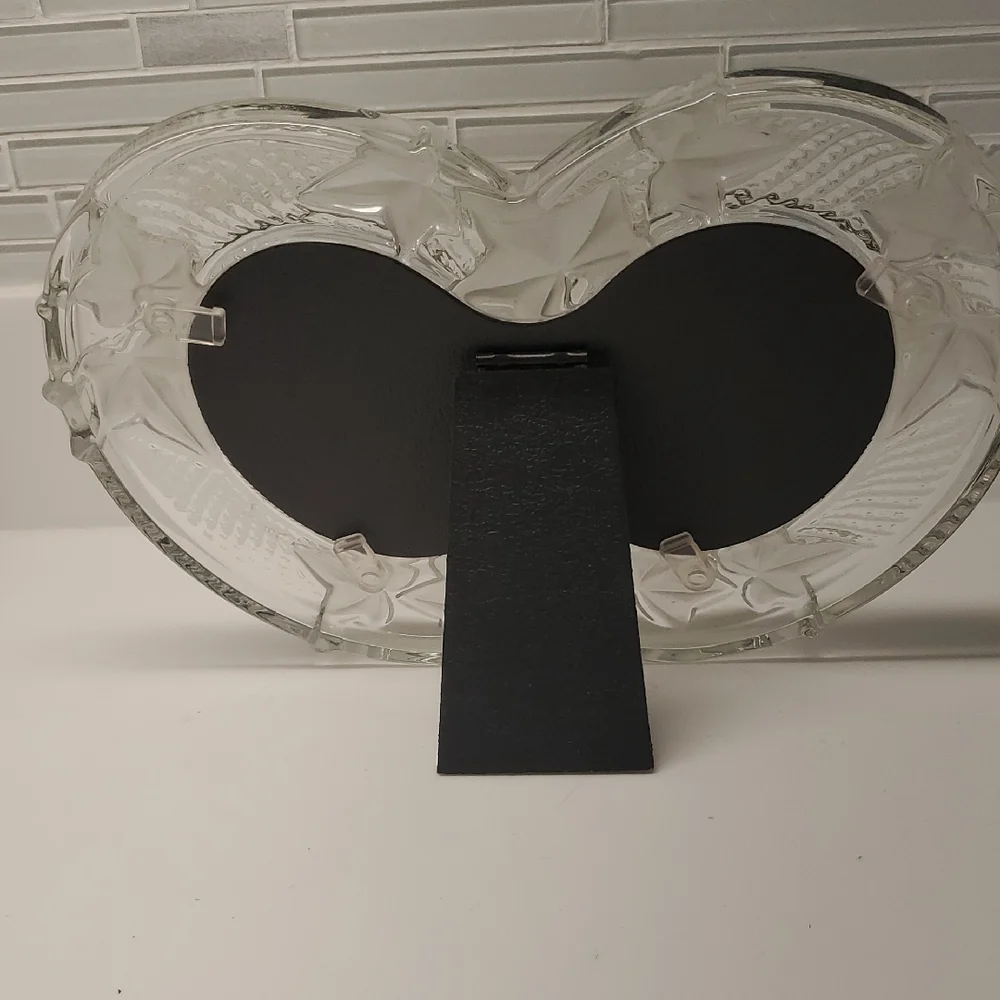 Mikasa Clear Glass Leaf-Accented Heart Frame